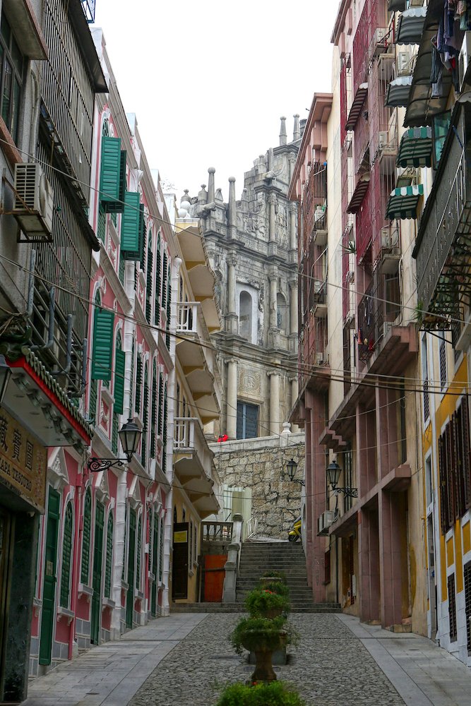 Travessa de Paixão, by Mary Beth Kratsas, 2013, photograph